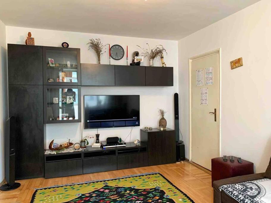 Central Apartment Muncii Area Netflix Бухарест Экстерьер фото